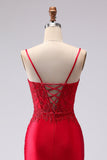 Vestido largo de baile de graduación bordado en satén de satén rojo con encaje en la espalda