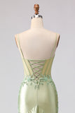 Vestido de fiesta sirena verde claro con volantes y corsé de encaje en la espalda