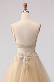 Vestido largo de tul con cuentas verde salvia y bordado