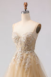 Vestido largo de tul con cuentas verde salvia y bordado
