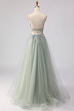 Vestido largo de tul con cuentas verde salvia y bordado