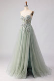 Vestido largo de tul con cuentas verde salvia y bordado