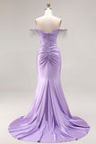 Vestido largo de graduación de satén lila claro sirena de color morado claro con cuentas y abertura