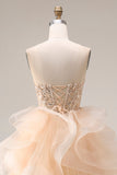 Vestido largo de graduación de organza sin tirantes de champán con volantes