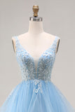 Vestido largo de graduación azul celeste con escote en V y volantes con volantes