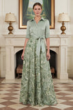 Vestido de Madre de la Novia en verde salvia estampado con lazo
