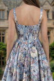 Corsé azul: Vestido largo floral con cuello cuadrado estampado en línea y abertura