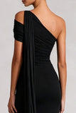 Vestido largo de satén negro de sirena de un hombro con serpentina