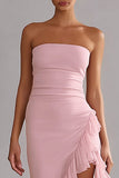 Vestido largo de gasa rosa sin tirantes con volantes y abertura