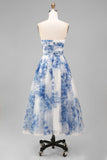 Vestido Midi fruncido sin tirantes de flor blanca azul