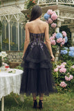 Vestido midi negro sin tirantes de organza de línea A con apliques,