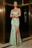 Vestido de noche de sirena con corsé de bordado verde y abertura