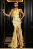 Vestido de noche de sirena con volantes de un hombro con un hombro y una abertura amarillo brillante con apliques,