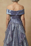Vestido largo de la madre de la novia azul descubierto con volantes en el hombro