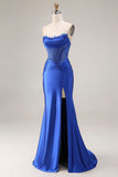 Corsé sin tirantes azul real con vestido largo de baile de graduación y abertura