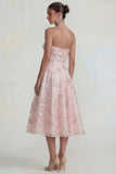 Vestido Midi rosa sin tirantes con alas de flores brillantes