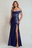 Vestido de Madre de la Novia con hombros descubiertos y apuntado azul marino con hombro
