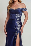 Vestido de Madre de la Novia con hombros descubiertos y apuntado azul marino con hombro