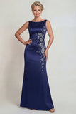 Vestido largo de sirena de satén de cuello barco azul marino con apliques