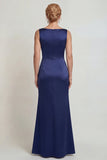 Vestido largo de sirena de satén de cuello barco azul marino con apliques