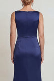Vestido largo de sirena de satén de cuello barco azul marino con apliques