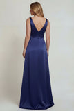 Vestido de Madre de la Novia con escote en V azul marino con líneas de satén y abertura