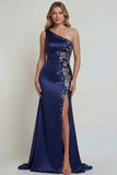 Vestido de la madre de la novia de satén sirena de un solo hombro con abertura azul marino y un hombro