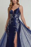 Vestido de madre de la novia con tirantes finos azul marino, funda de aplique de satén