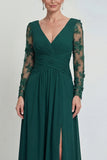 Vestido de Madre de la Novia con mangas largas de mangas largas en verde oscuro y abertura