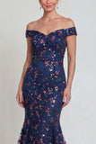 Vestido largo de madre de la novia de sirena azul marino con hombros largos y lentejuelas