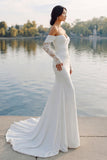 Vestido de novia de cola de sirena de satén de marfil con mangas
