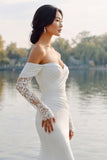 Vestido de novia de cola de sirena de satén de marfil con mangas
