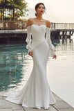 Vestido de novia bohemio con cola sirena en marfil descubierto y mangas de encaje