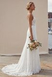 Vestido de novia con tirantes finos de marfil y aplicada larga de encaje con abertura
