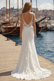 Vestido largo de novia largo de tirantes en línea A de marfil con encaje aplicado y abertura