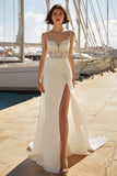 Vestido de novia con tirantes finos aplicados en marfil sirena y abertura