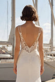 Vestido de novia con tirantes finos aplicados en marfil sirena y abertura