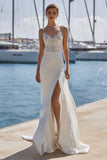 Vestido de novia con tirantes finos de marfil con encaje sirena y cola barrida
