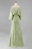 Vestido de madre de la novia floral verde salvia con mangas acampanadas