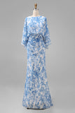 Vestido de madre de la novia con funda floral azul y mangas acampanadas
