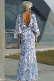 Vestido de madre de la novia con funda floral azul y mangas acampanadas