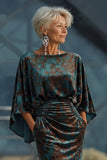 Vestido de madre de la novia con estampado verde oscuro, funda y mangas acampanadas