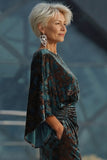 Vestido de madre de la novia con estampado verde oscuro, funda y mangas acampanadas
