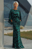 Vestido de madre de la novia con estampado azul real y mangas acampanadas