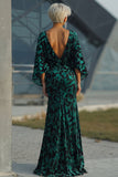 Vestido de madre de la novia con estampado azul real y mangas acampanadas