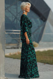 Vestido de madre de la novia con estampado azul real y mangas acampanadas