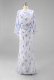 Vestido de madre de la novia con funda azul claro y mangas acampanadas