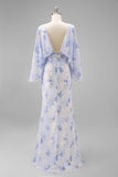 Vestido de madre de la novia con funda azul claro y mangas acampanadas