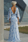 Vestido de madre de la novia con funda azul claro y mangas acampanadas
