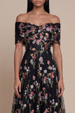Vestido midi de tul con líneas de hombros descubiertos en negro